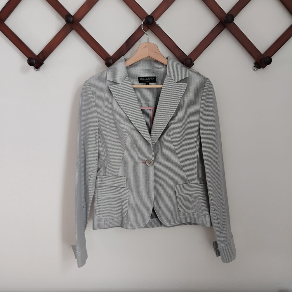 Della Spiga Women's size 6 Striped Gray Blazer